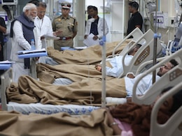 PM Modi Meets Delhi Blast Victims At Hospital After Returning From Bhutan
