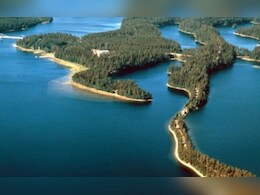 झीलों का शहर तो सुना होगा, लेकिन किसे कहते हैं झीलों का देश?