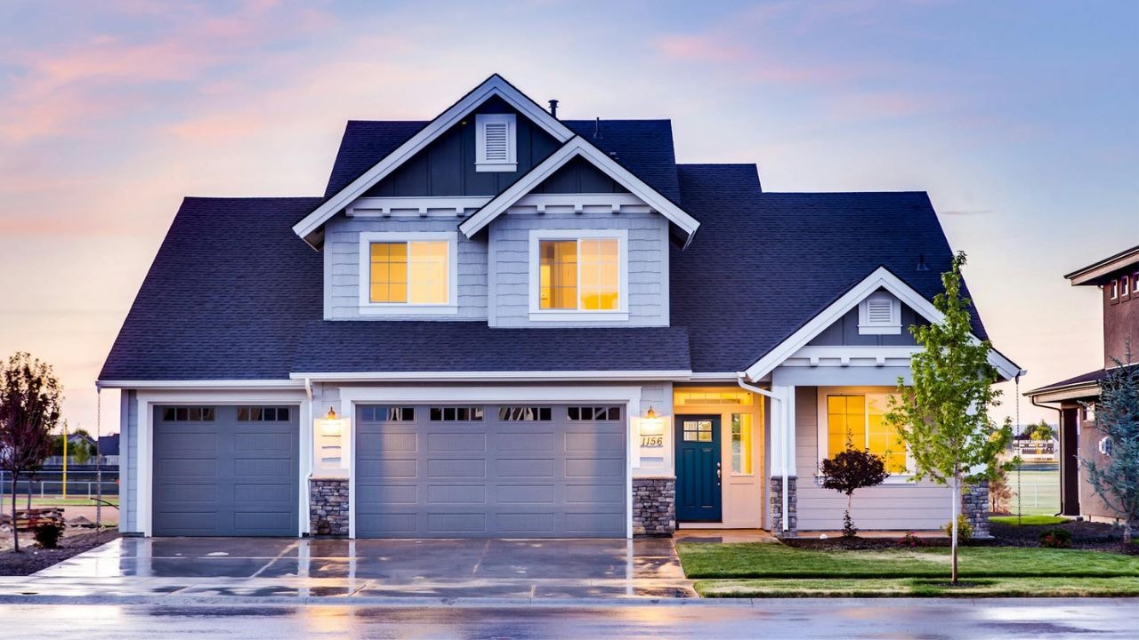 Top inverter batteries under 15000: बिजली जाने पर भी रोशन रहेगा आपका घर