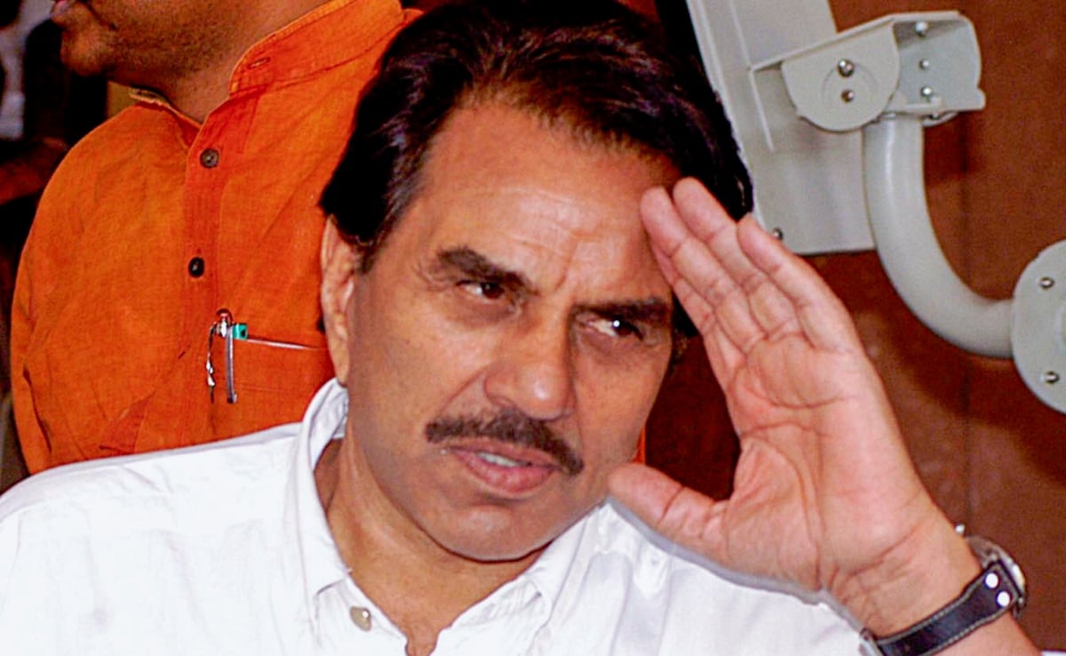 सात दशक तक फिल्मों के आसमान पर चमकने वाला सितारा चुपचाप निकल गया.