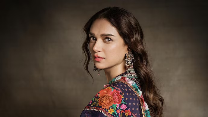 Aditi Rao Hydari Warns Fans About An Impersonator Reaching Out For Photoshoots On WhatsApp: "It Isn't Me"