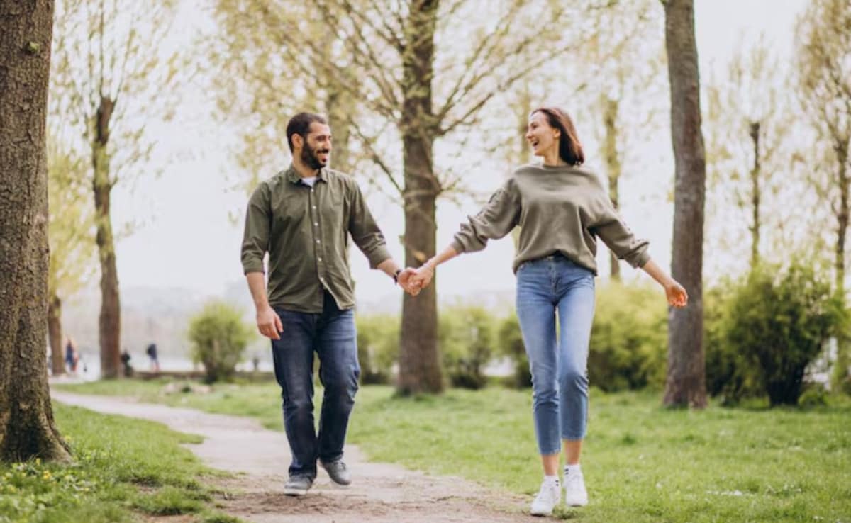As long as you are in the same town or location, you will work to build the relationship. Photo: Freepik As long as you are in the same town or location, you will work to build the relationship. Photo: Freepik