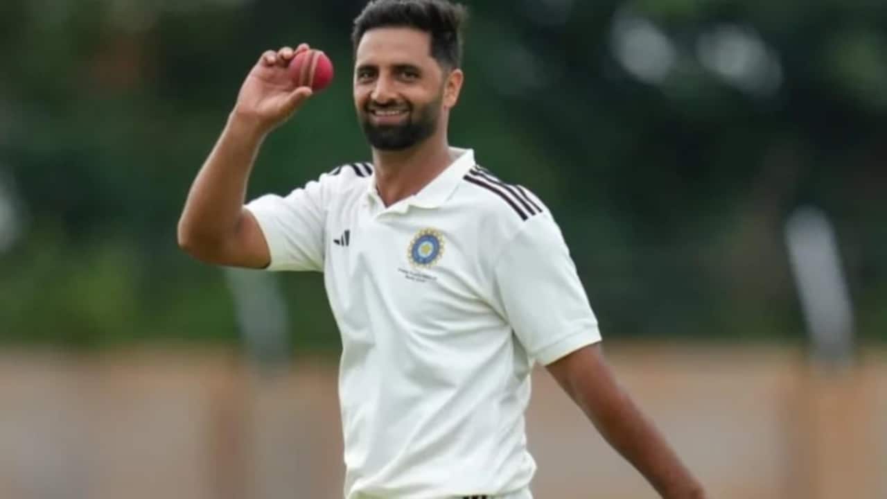 Auqib Nabi Knocks On Ajit Agarkars Door Once Again, Ramps Up Selection Calls With 4 Wickets For India A