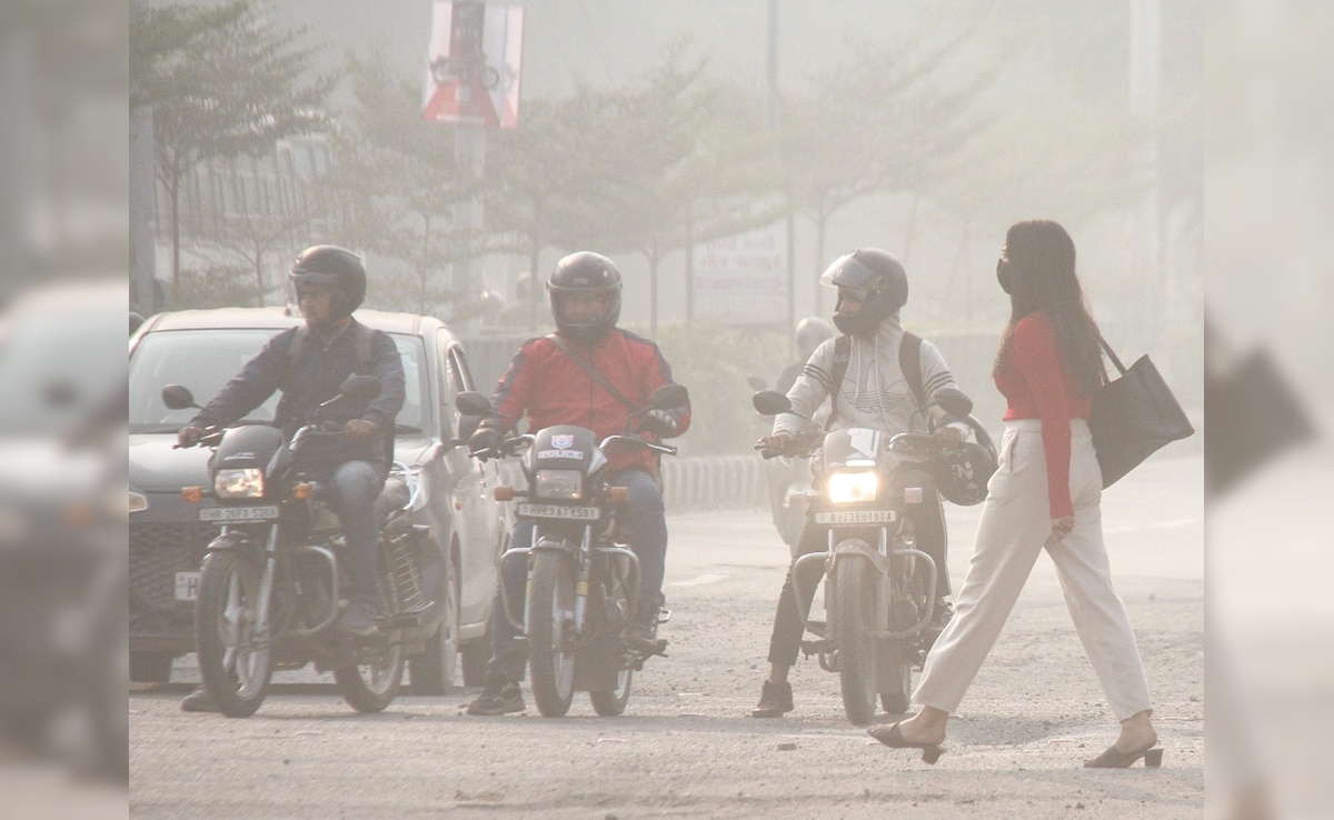 दिल्ली में स्कूल बंद, वर्क फ्रॉम होम का ऐलान, AQI अभी भी 400 पार, जानें नोएडा, गुरुग्राम तक क्या हाल