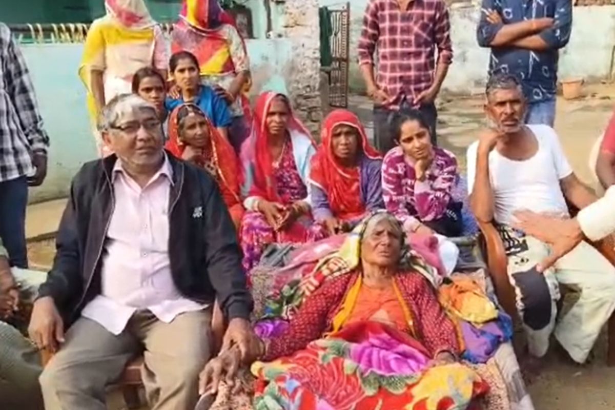 SIR अभियान ने 45 साल पहले खोए बेटे को मिलाया, 1300 किलोमीटर दूर जी रहा था गुमनाम जिंदगी