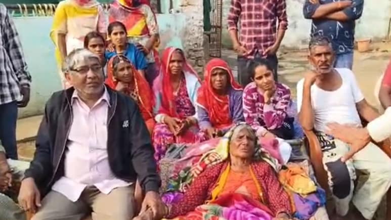 SIR अभियान ने 45 साल पहले खोए बेटे को मिलाया, 1300 किलोमीटर दूर जी रहा था गुमनाम जिंदगी