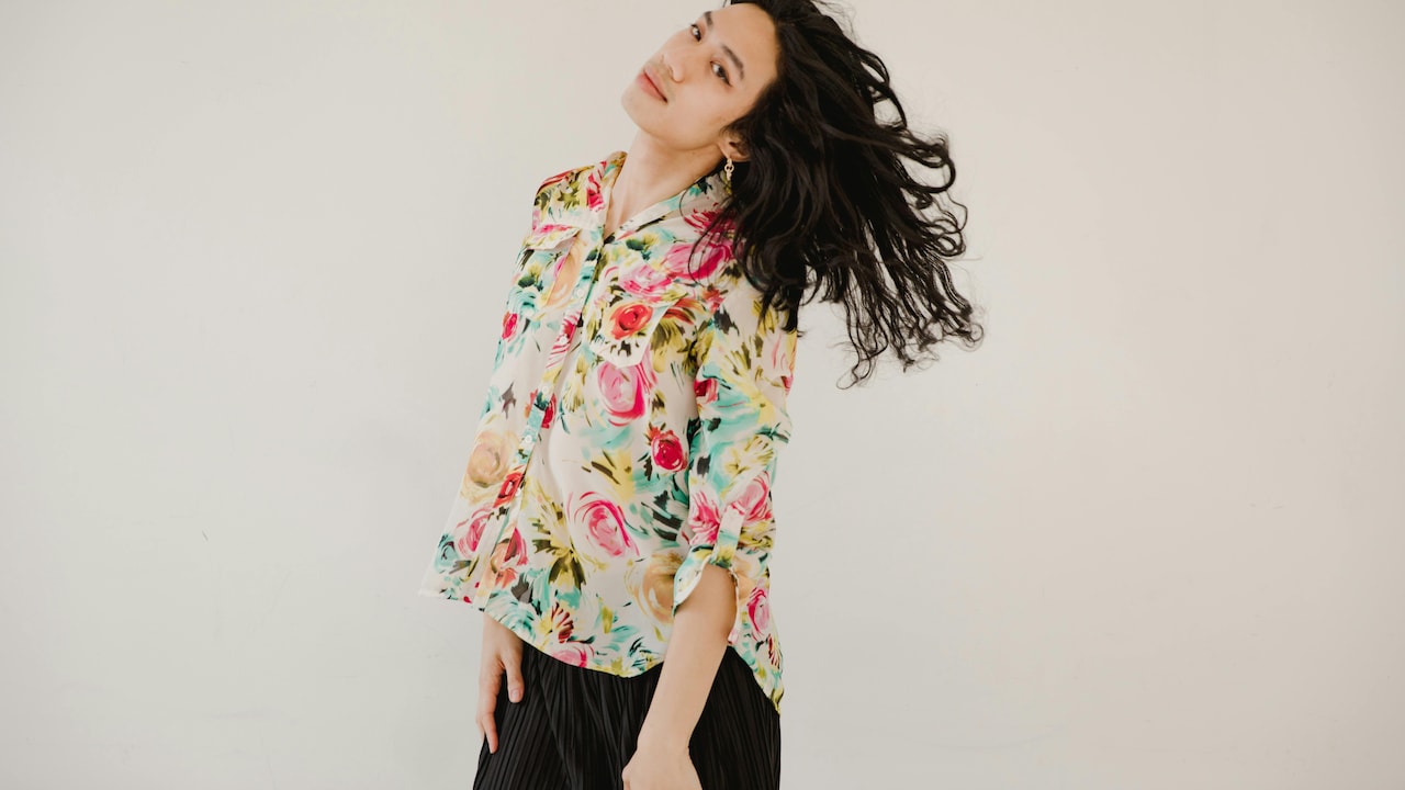 Go for subtle and elegant accessories