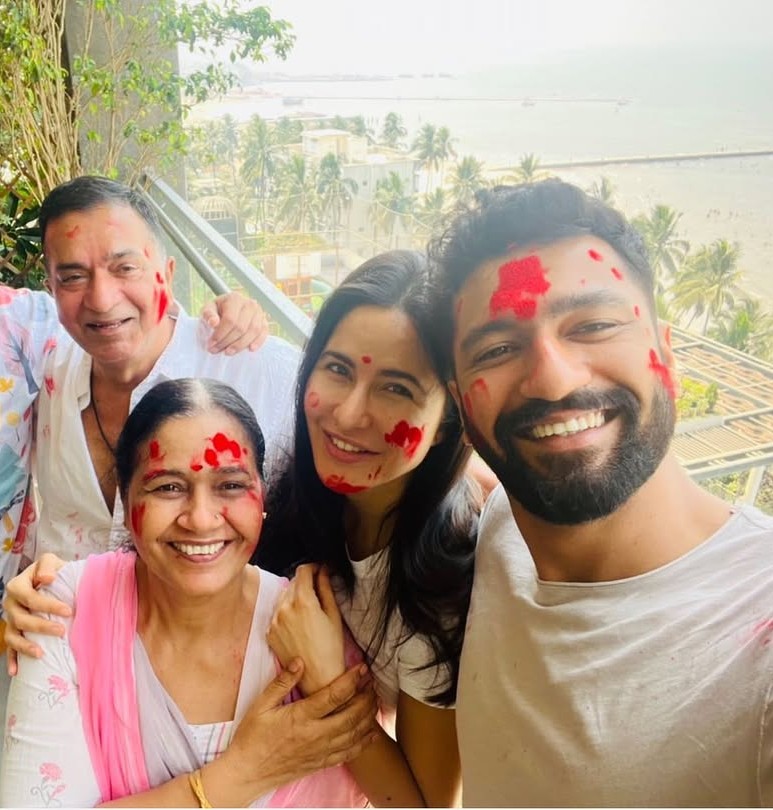 कैटरीना कैफ 42 की उम्र में बनीं मां, इमोशनल हुए एक्ट्रेस के ससुर, लिखा-मेरे बच्चों पे और सबसे जूनियर...