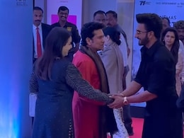 'Dhurandhar' Ranveer Singh Greets Master Blaster Sachin Tendulkar At <i>120 Bahadur </i> Screening. Watch