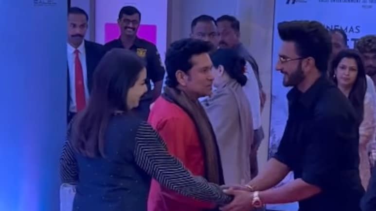 'Dhurandhar' Ranveer Singh Greets Master Blaster Sachin Tendulkar At <i>120 Bahadur </i> Screening. Watch