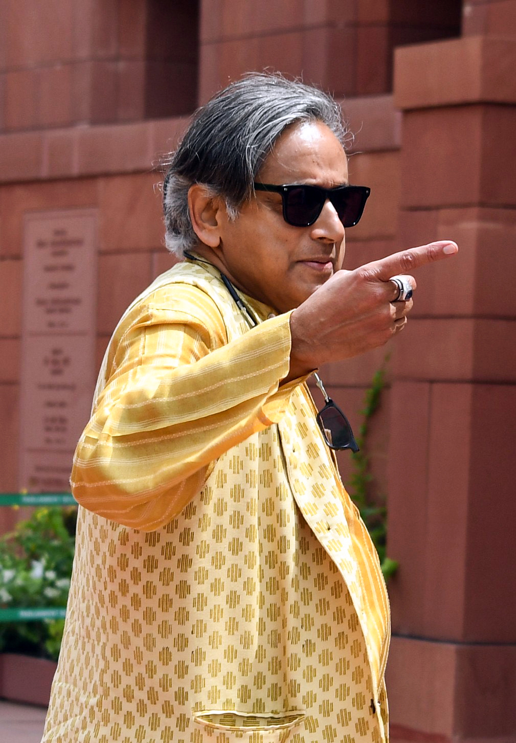 राजनीति परिवारों की जायदाद नहीं... वंशवाद पर कांग्रेस के सांसद शशि थरूर का करारा प्रहार