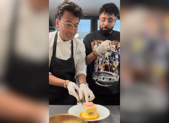 Watch: Rapper Badshah Joins Chef Vikas Khanna In The Kitchen, Plates A Lovely Dessert Watch: Rapper Badshah Joins Chef Vikas Khanna In The Kitchen, Plates A Lovely Dessert