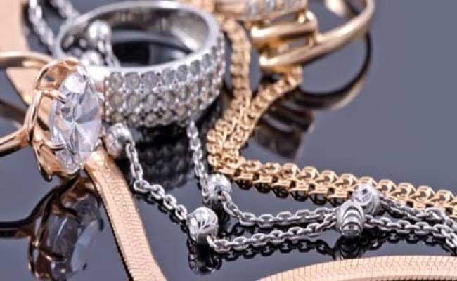 Gold, Silver Price Today: Domestic Gold Futures Tank Over 1% to Rs 51,250, Silver Holds Rs 66,900