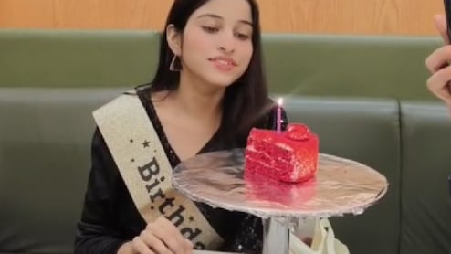 क्या जंक फूड की लत ने ली अमरोहा की छात्रा की जान? जानें डॉक्टर और घरवाले क्या बता रहे