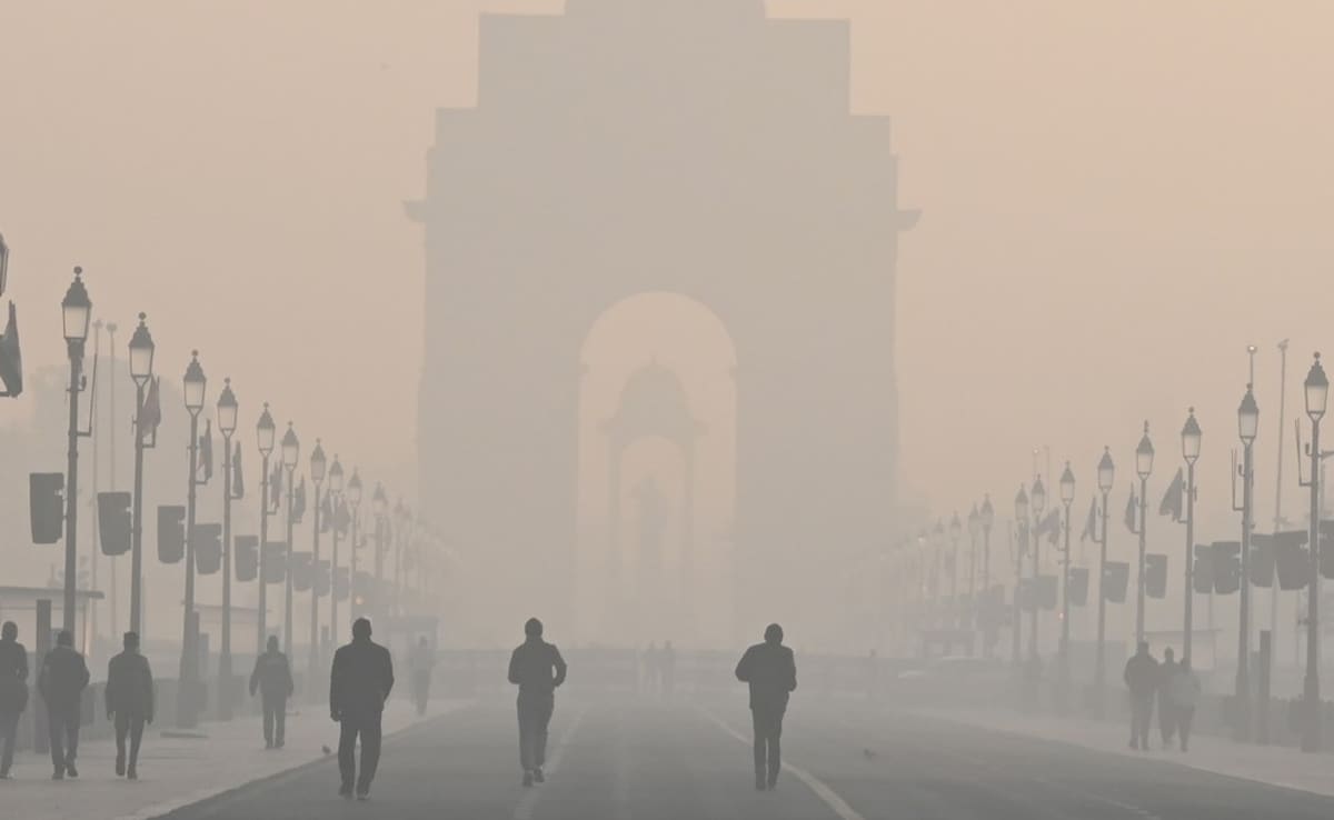 AQI 500 के पार जाने पर शरीर में क्या-क्या बिगड़ने लगता है? जानें 5 खतरनाक हेल्थ इफेक्ट्स AQI 500 के पार जाने पर शरीर में क्या-क्या बिगड़ने लगता है? जानें 5 खतरनाक हेल्थ इफेक्ट्स