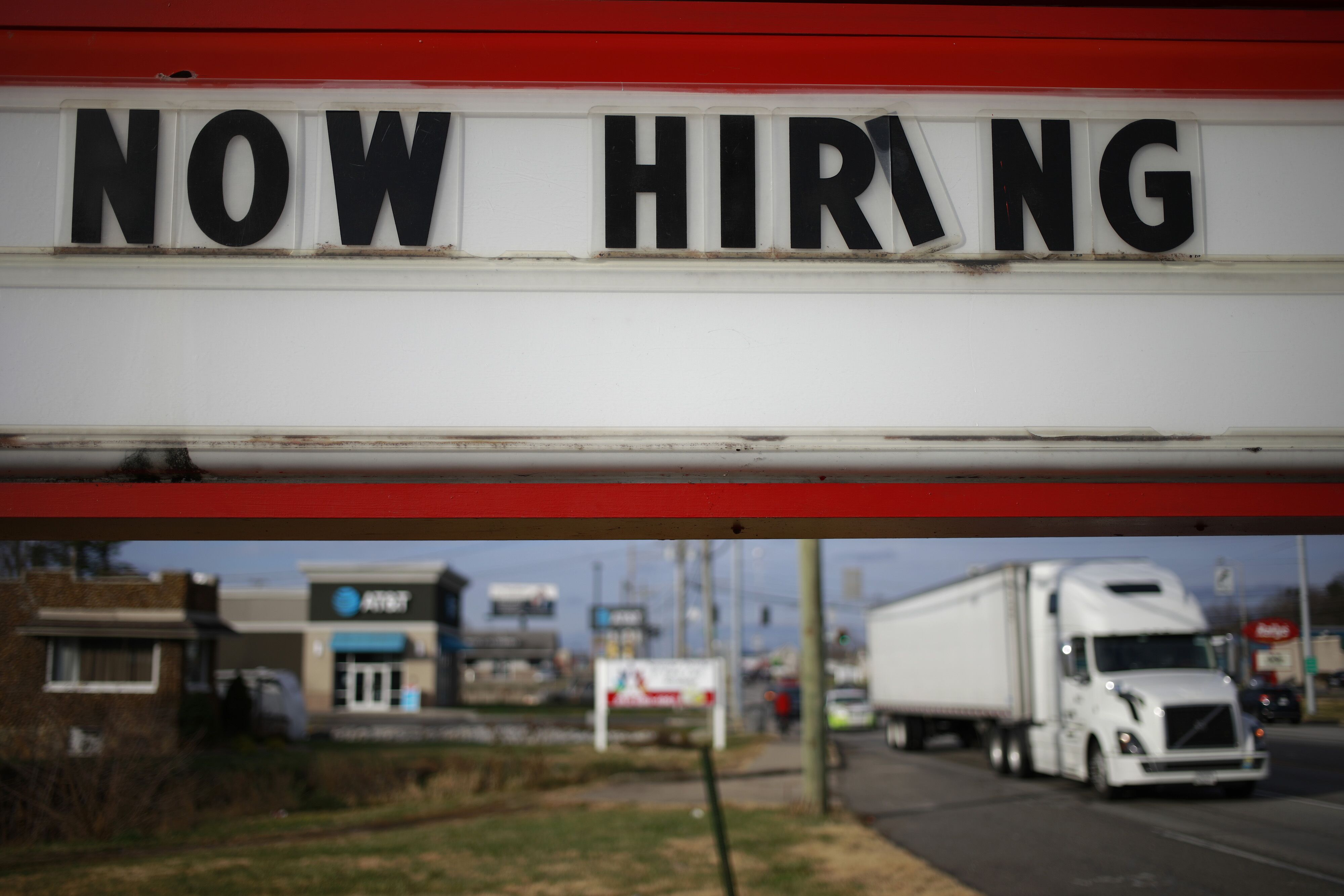 US Job Openings Fall Below 10 Million for First Time Since 2021
