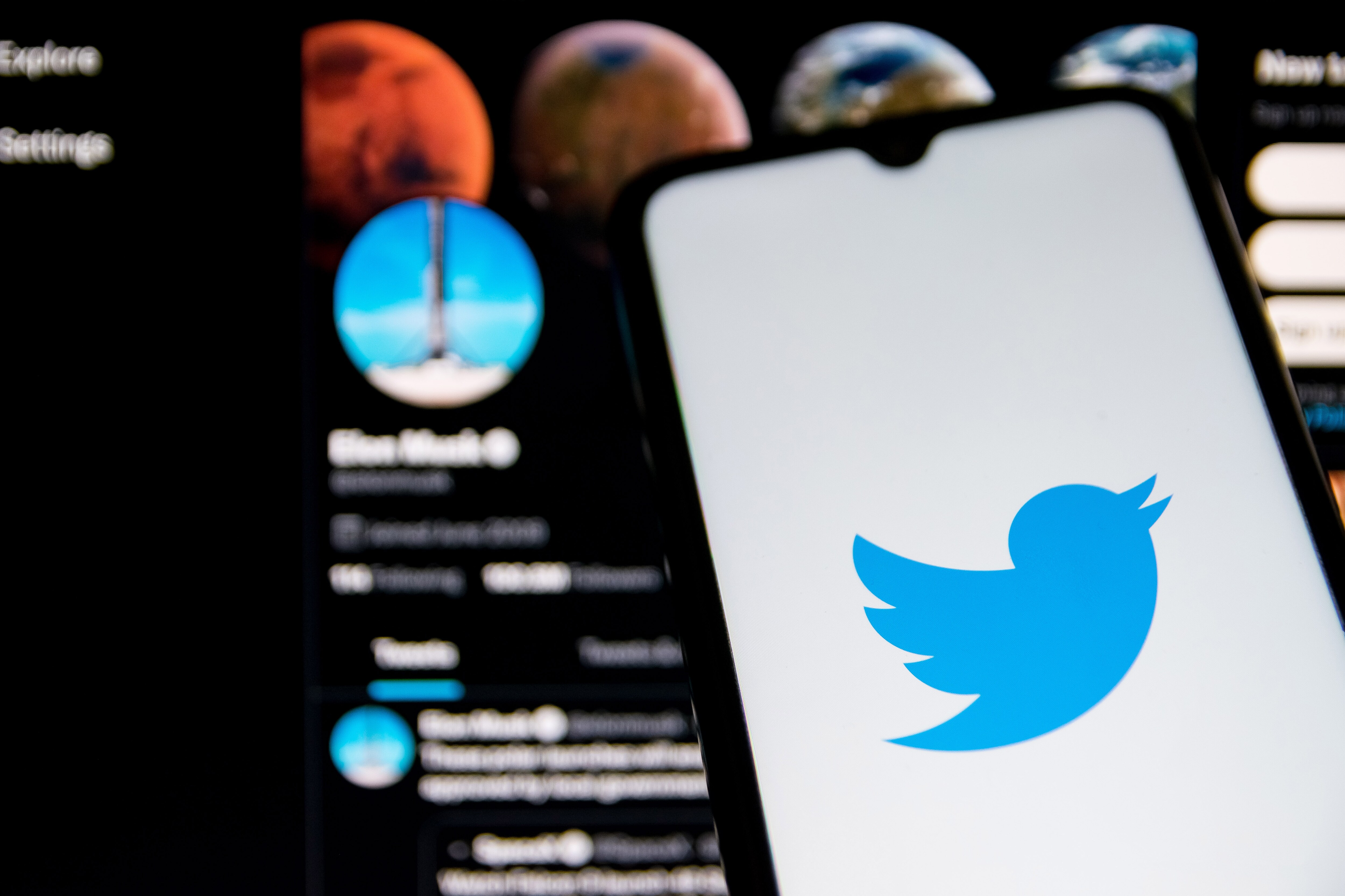 &lsquo;Eat The Rich&rsquo; Popsicles Draw New Yorkers Opining On Elon Musk&rsquo;s Twitter Deal