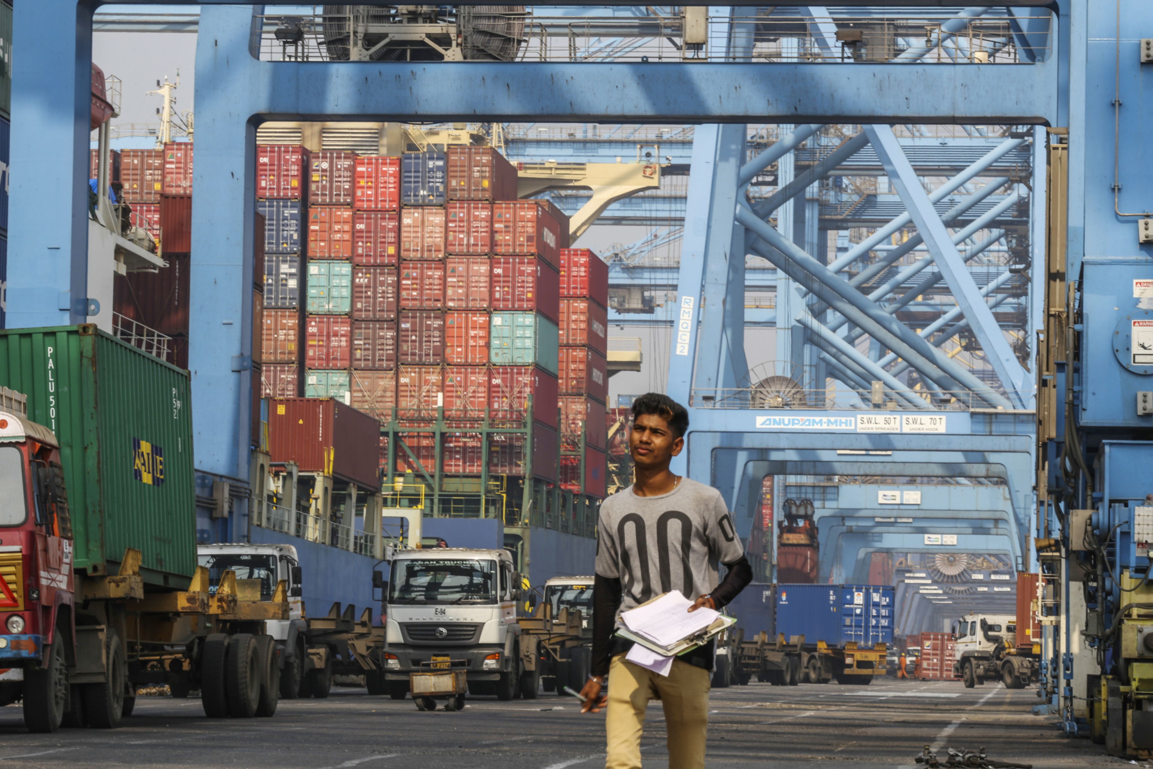 India&rsquo;s Exports Rise After Seven Months, Trade Deficit Narrows