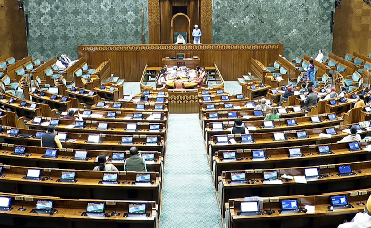 Parliament Winter Session Live Updates: Opposition MPs Protest Against Delhi Air Pollution Parliament Winter Session Live Updates: Opposition MPs Protest Against Delhi Air Pollution