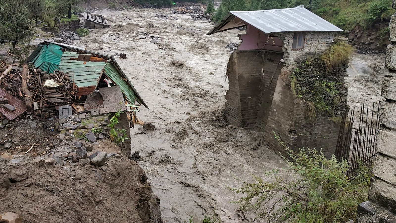 Thane Flash Flood: Five Tourists Swept Away; One Dead, One Missing In ...