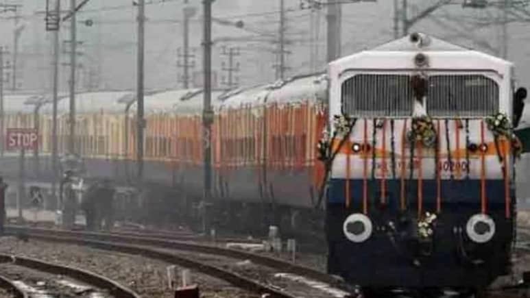 Railway Group D में बंपर भर्ती, लेकिन सिर्फ ये लोग ही कर पाएंगे आवेदन? यहां जानें योग्यता