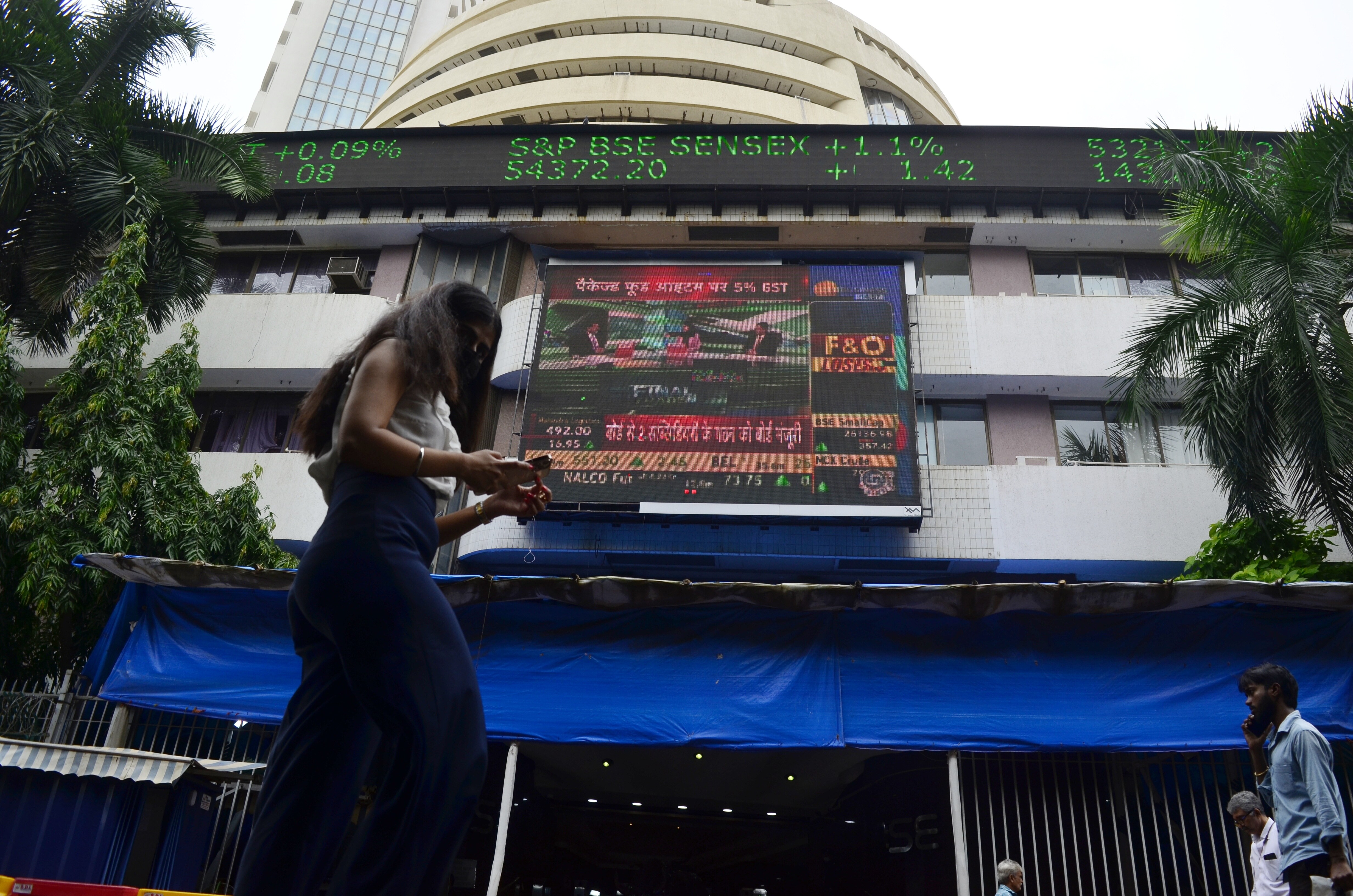 Market Cap Of BSE-Listed Firms At Lifetime High Of Rs 289.88 Lakh Crore