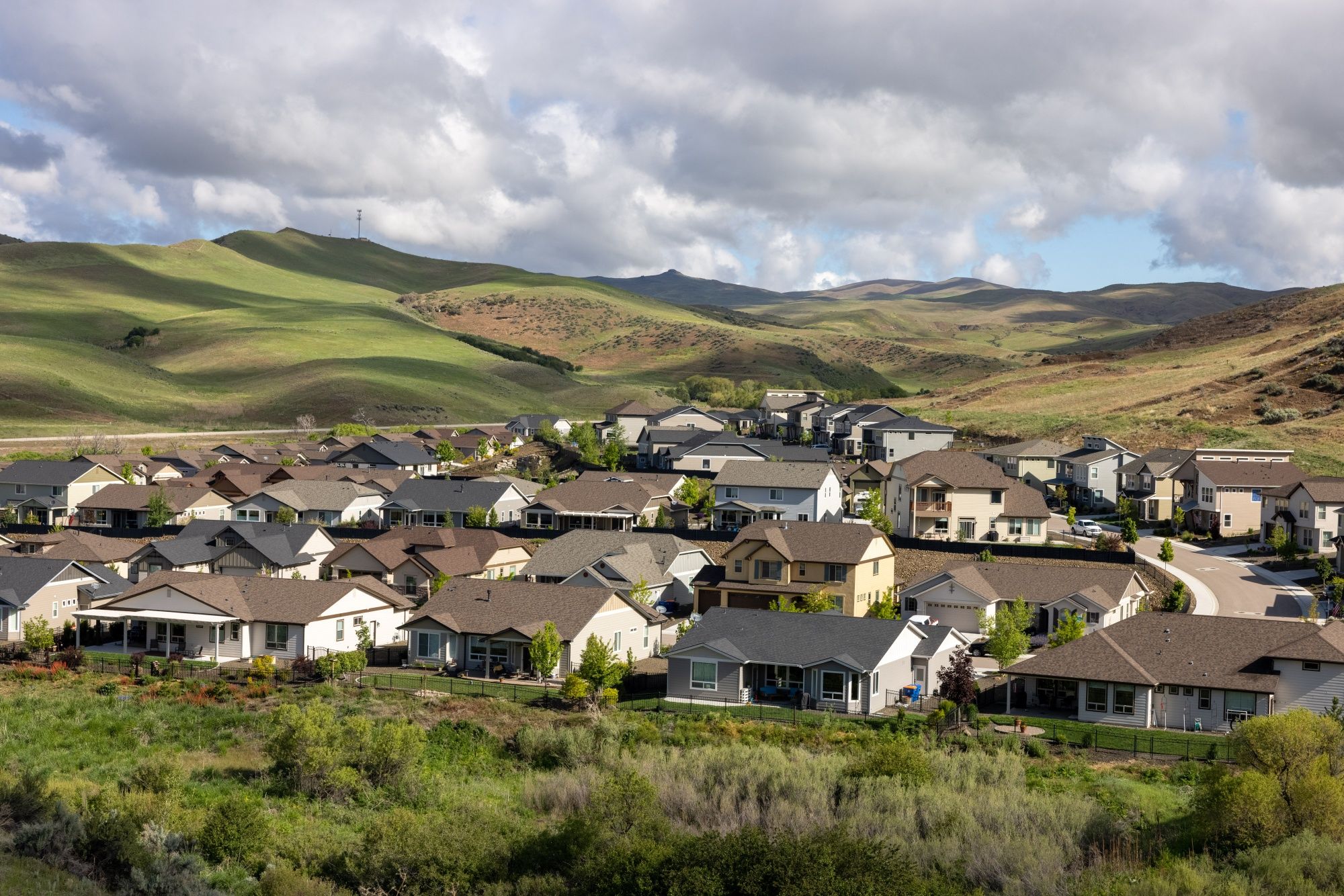 Mortgage Rates In U.S. Surge To 20-Year High, Reaching 6.92%