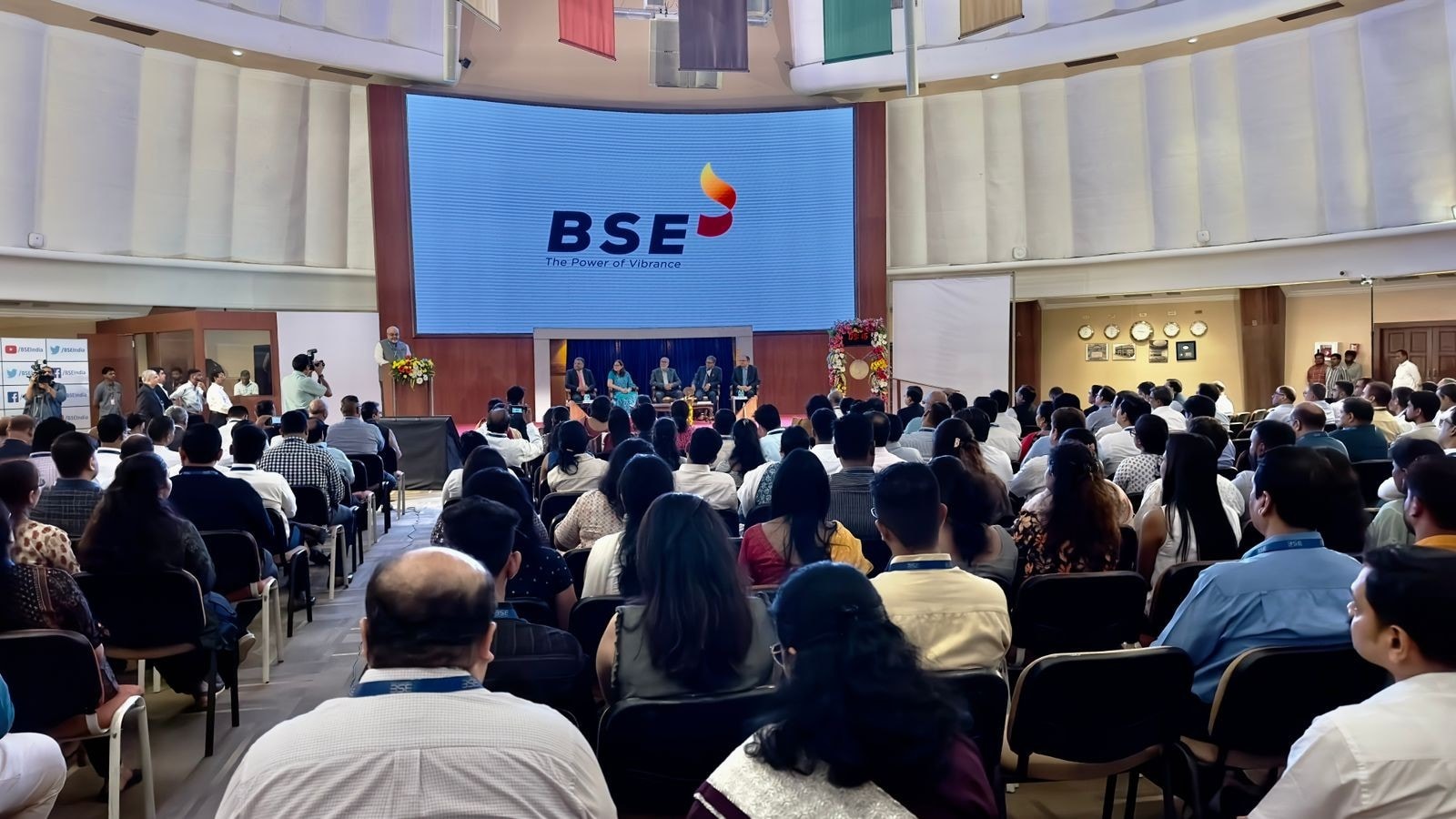 Stock Market Today: Sensex, Nifty Resume Advances As RIL, Airtel Lead; FPIs Stay Net Buyers