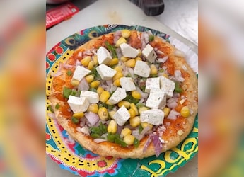 Ever Heard Of Bhatura Pizza? This Bizarre Fusion In Delhi Has Angered Foodies