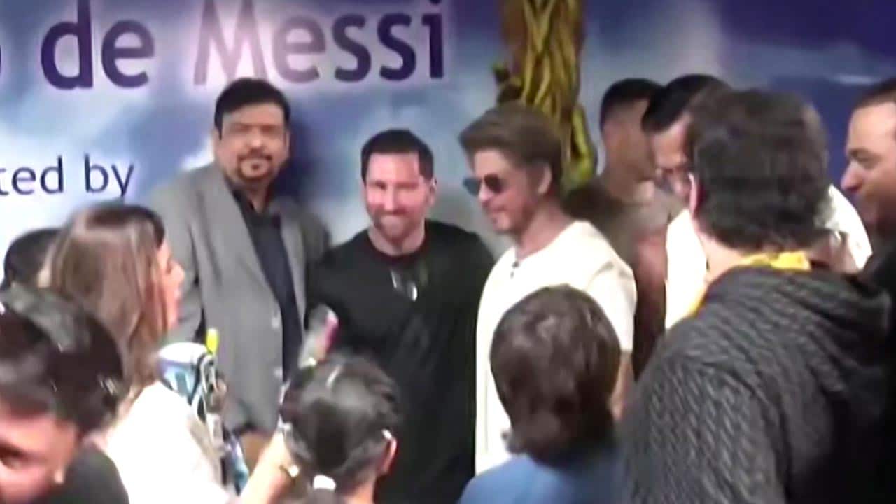 GOAT India Tour: Lionel Messi Poses With Shah Rukh Khan, Son AbRam