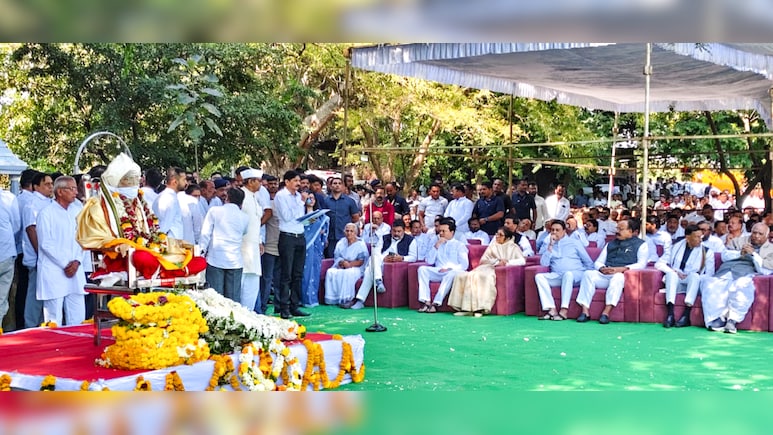 शिवराज पाटिल का अंतिम संस्कार, जानें ध्यान की मुद्रा में बैठे हुए खेत में क्यों दफनाया गया