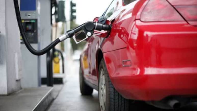 गाड़ी पी रही ज्यादा तेल? अपनाएं ये 5 जादुई ट्रिक्स, आपकी कार बनेगी 'माइलेज किंग'