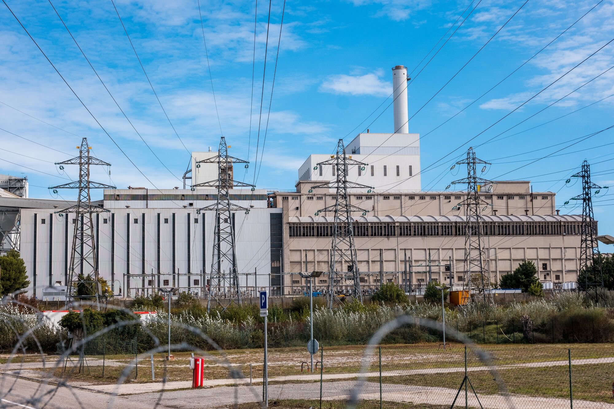 France To Seek Cut In Fossil Fuel Generation To 40% By 2035