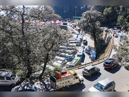 दिल्ली में प्रदूषण की मार से परेशान लोगों ने किया पहाड़ों का रुख, शिमला से मनाली तक जाम ही जाम