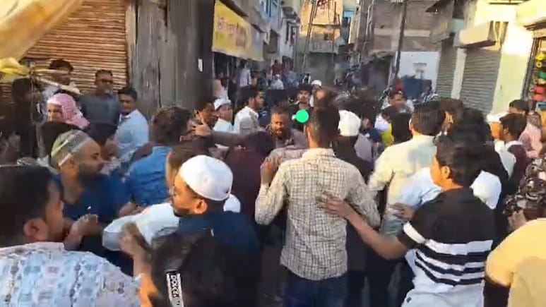 Chhatrapati Sambhajinagar: उमेदवारीवरून भररस्त्यात राडा! MIMचे दोन गट भिडले; रॅलीमध्येच जुंपली