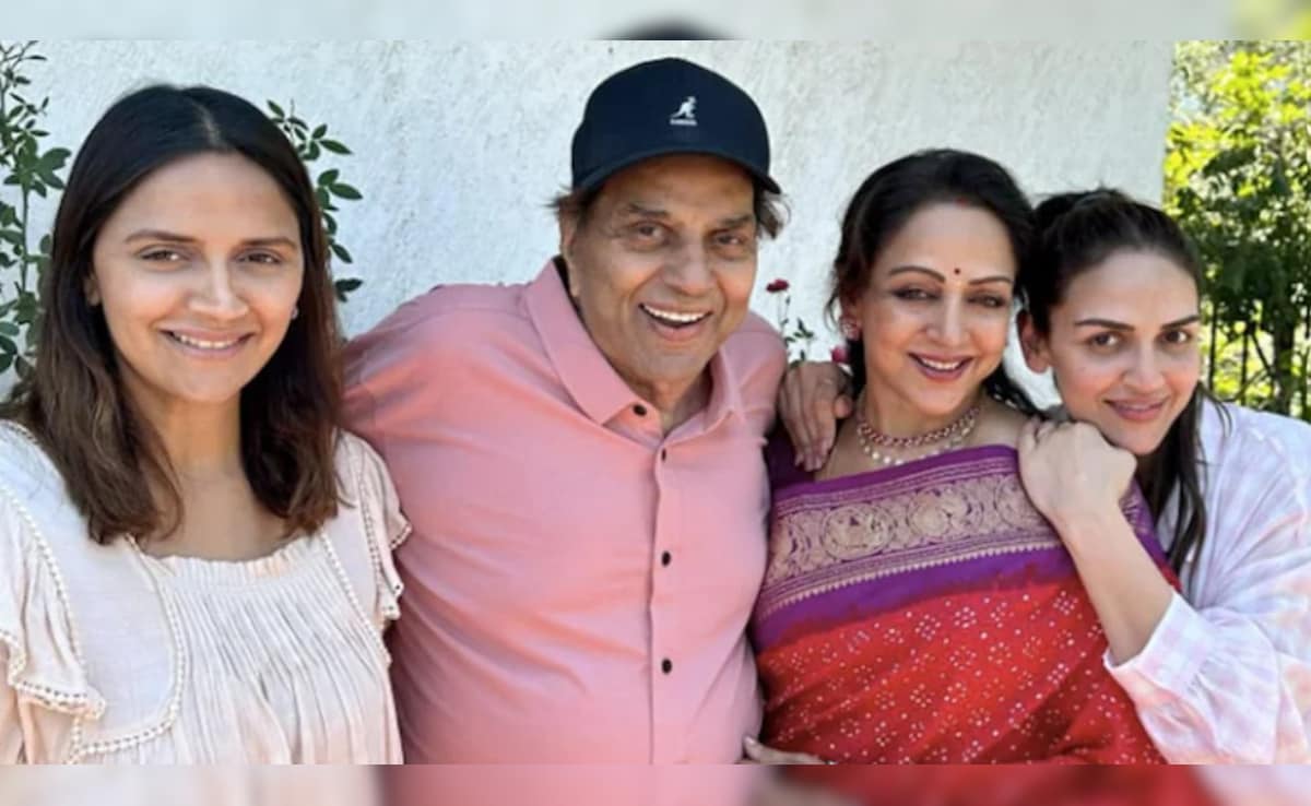 Hema Malini y sus hijas rinden homenaje a Dharmendra en emotiva reunión en Delhi