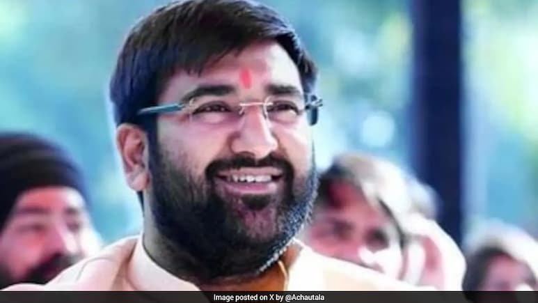 विपक्ष में रहते हुए भी INLD का कांग्रेस पर तंज, वॉकआउट और &lsquo;वोट चोरी&rsquo; पर अर्जुन चौटाला के तीखे सवाल