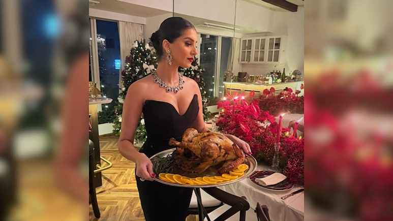 तारा सुतारिया ने सेलिब्रेट किया क्रिसमस, लोगों की गई डिनर पर नजर, सोशल मीडिया पर लेने लगे मजे