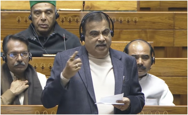 Nitin Gadkari AI Road Plan: सड़क पर गड्ढा दिखा तो सीधे गडकरी के पास पहुंचेगा फोटो! AI वाली गाड़ी रखेगी हाईवे पर नजर, जानें कैसे करेगी काम