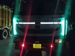 Mandla&nbsp;Road Accident:&nbsp;मंडला में भीषण सड़क हादसा, ट्रक ने 2 युवकों को कुचला, मौत