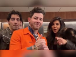 Priyanka Chopra, Nick Jonas Groove To Zeenat Aman's Iconic<i> Aap Jaisa Koi</i> In Singer's Pre-Show Video