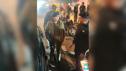 MP की महिला IPS अफसर का सड़क पर दिखा अलग अंदाज, कार चालक से कहा- तुम्हारे फूफा प्रेसिडेंट भी हो तो भी...
