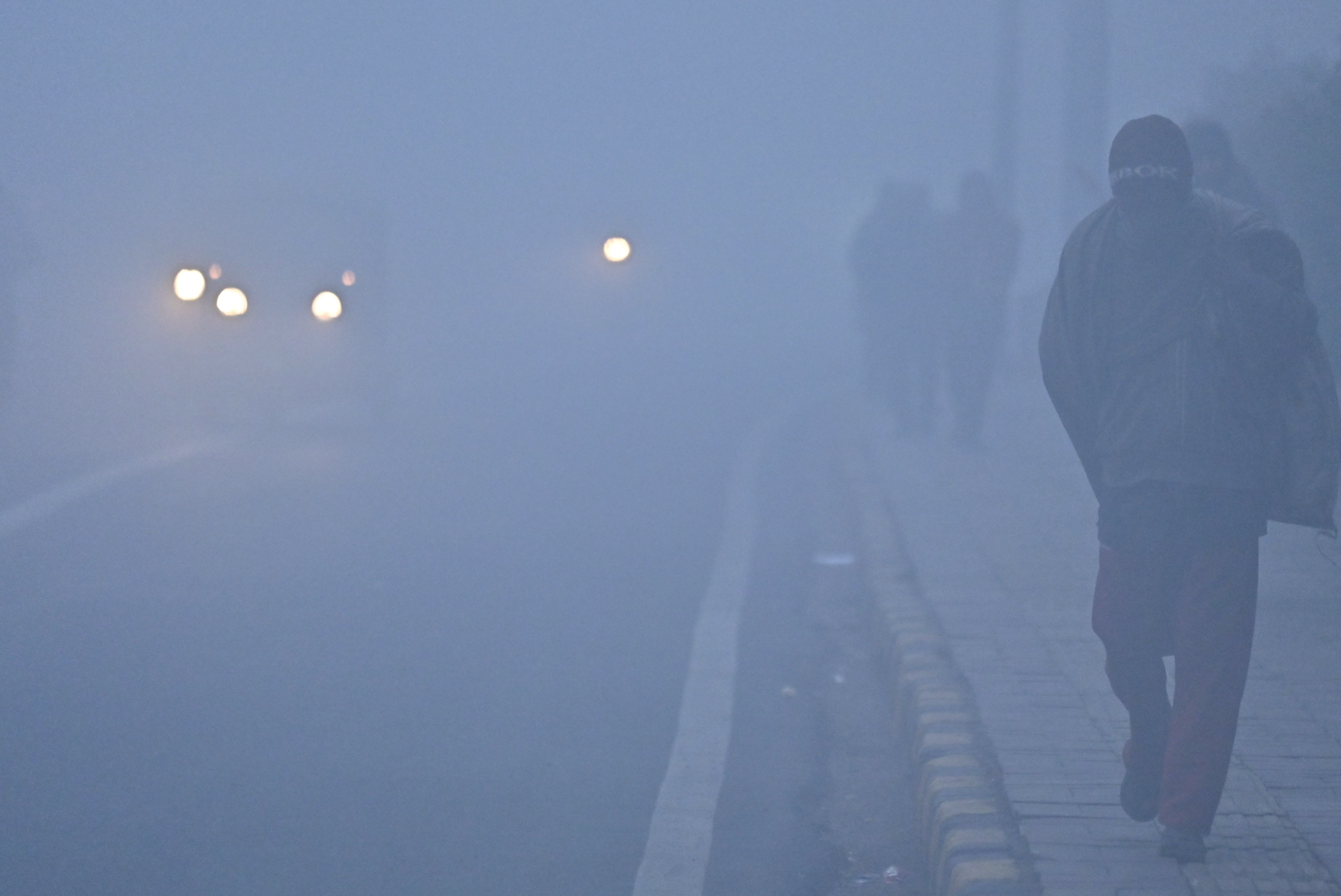 बिहार को अभी ठिठुरन से नहीं मिलेगी राहत! इन जिलों में शीतलहर और कोहरे का अलर्ट