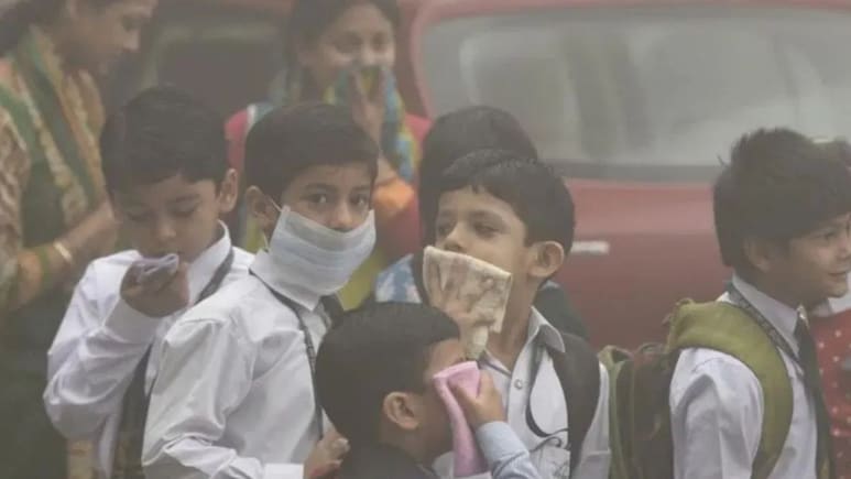 दिल्ली, नोएडा और गाजियाबाद में आज स्कूल बंद? दिल्ली-NCR में 'जहरीली हवा' का अलर्ट