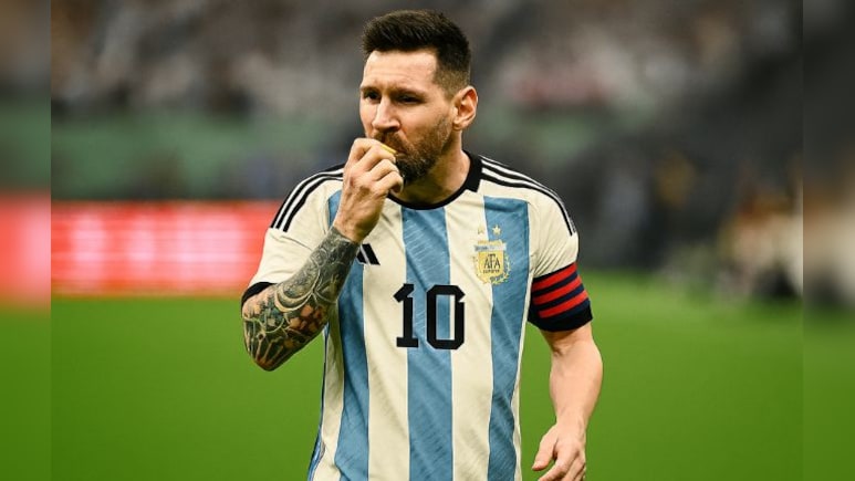 ग्राउंड पर उतरने से पहले नींबू क्यों चूसते हैं फुटबॉलर? जान लीजिए असली वजह