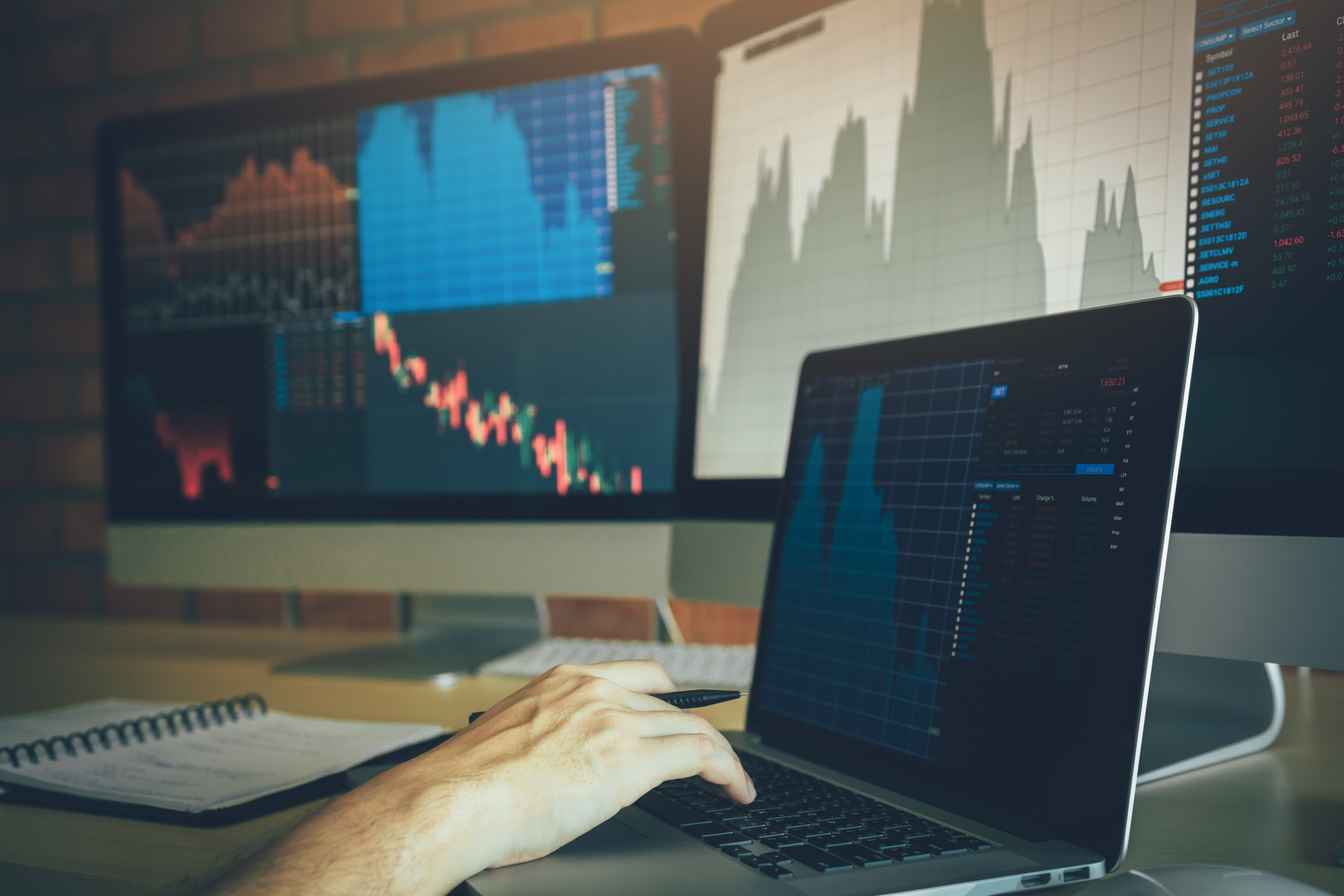 Asian Stocks Advance Along With China Amid Disappointing Policy Briefing