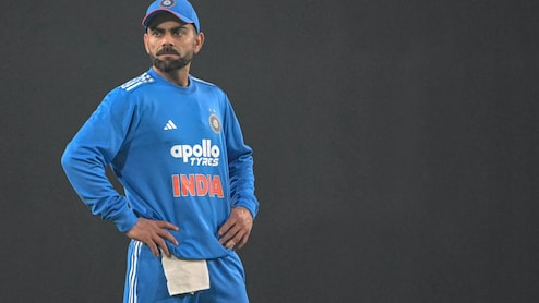 एक महीने में इतना कमा लेते हैं विराट कोहली, BCCI से मिलती है इतनी सैलरी