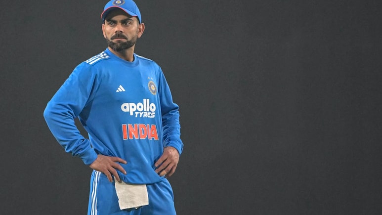 एक महीने में इतना कमा लेते हैं विराट कोहली, BCCI से मिलती है इतनी सैलरी