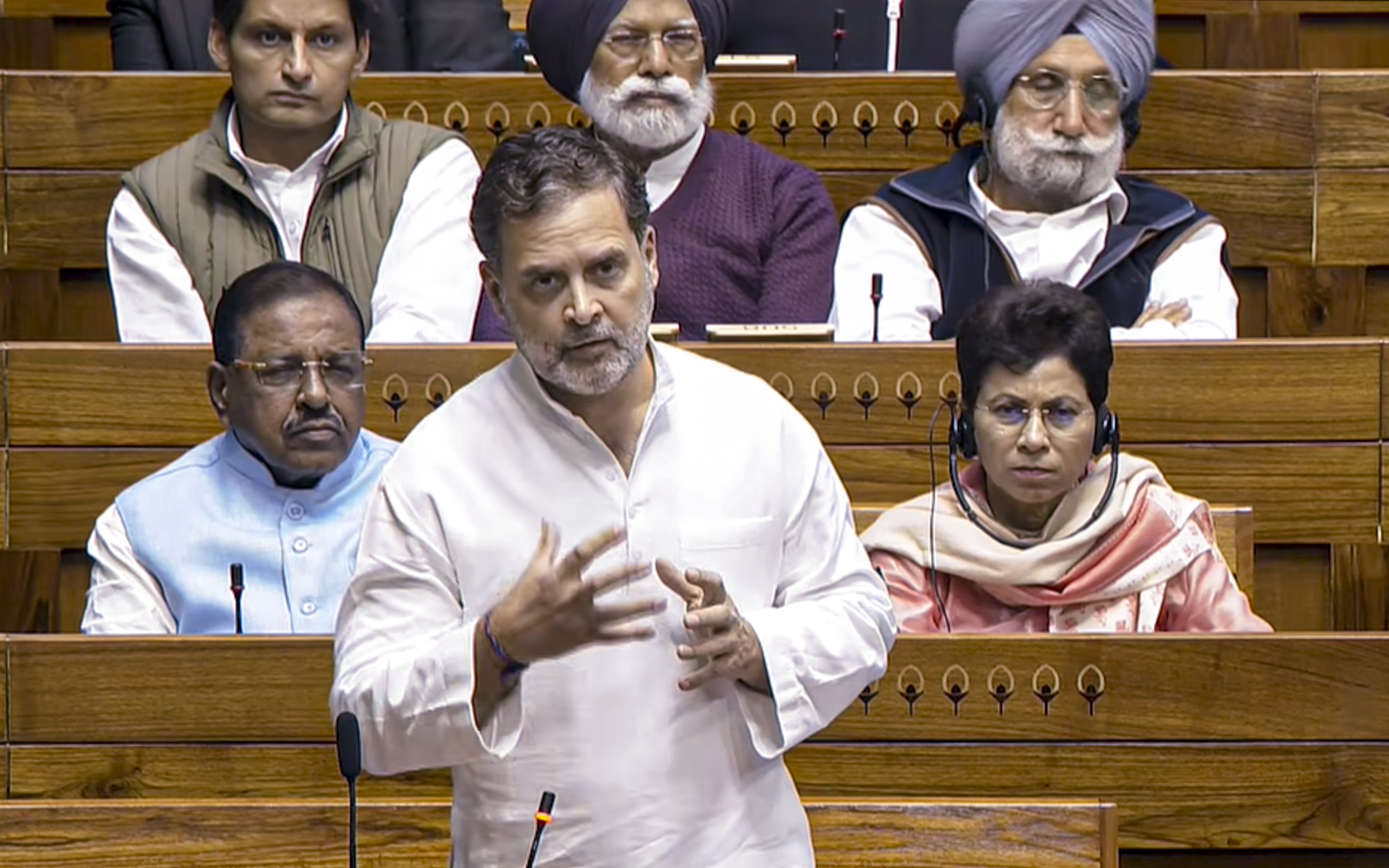 वोट चोरी से बड़ा कोई राष्ट्र-विरोधी काम नहीं... चुनाव सुधार पर चर्चा के दौरान राहुल का BJP पर निशाना