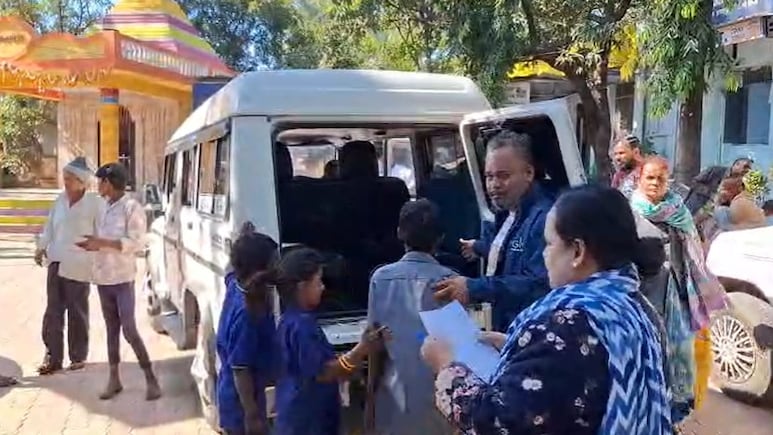 बेबसी, मुफलिसी या कुछ और? 12 बच्चों की मां ने एक-एक कर बेच दिए 3 बच्चे, अब मुसीबत में पूरा परिवार